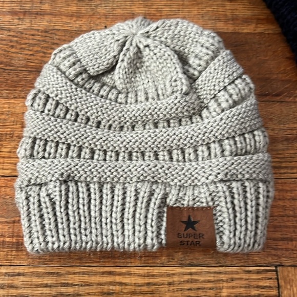 5 Winter Hats - Picture 2 of 6